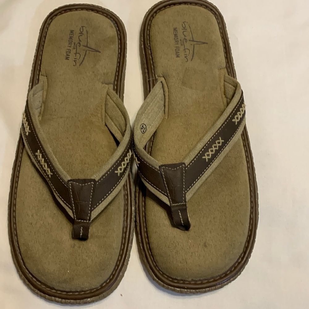 Blue fin men's Size 14 memory foam sandals brown/tan